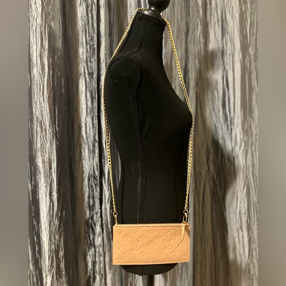 LOUIS VUITTON BLUSH NEW MICRO WALLET ON CHAIN - Picture 6 of 16